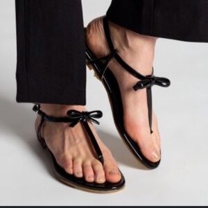 Kate Spade Black Patent T-Strap 
Piazza sandals